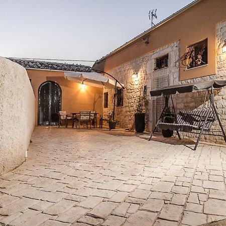 Abbraccio Del Carrubo Bed & Breakfast Шикли Екстериор снимка