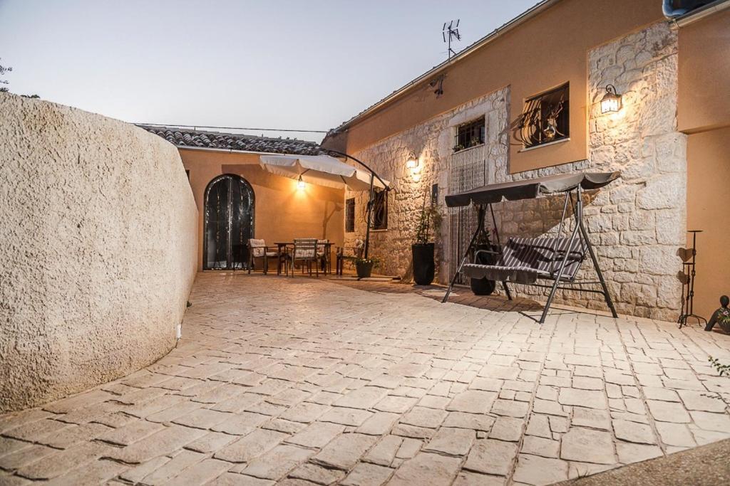 Abbraccio Del Carrubo Bed & Breakfast Шикли Екстериор снимка